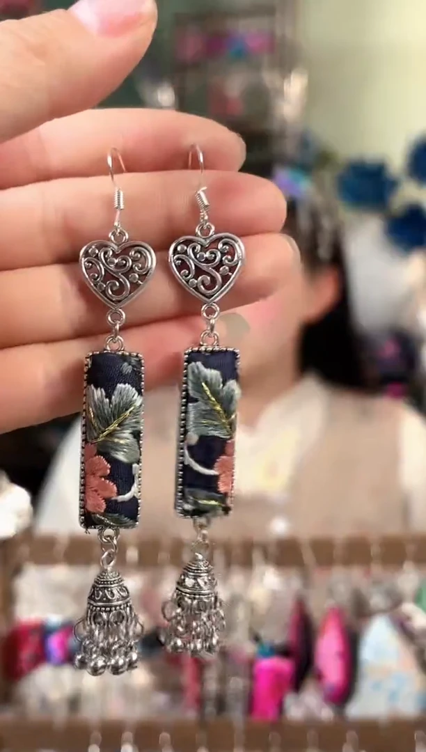 彩云南阁非遗老绣饰品602*