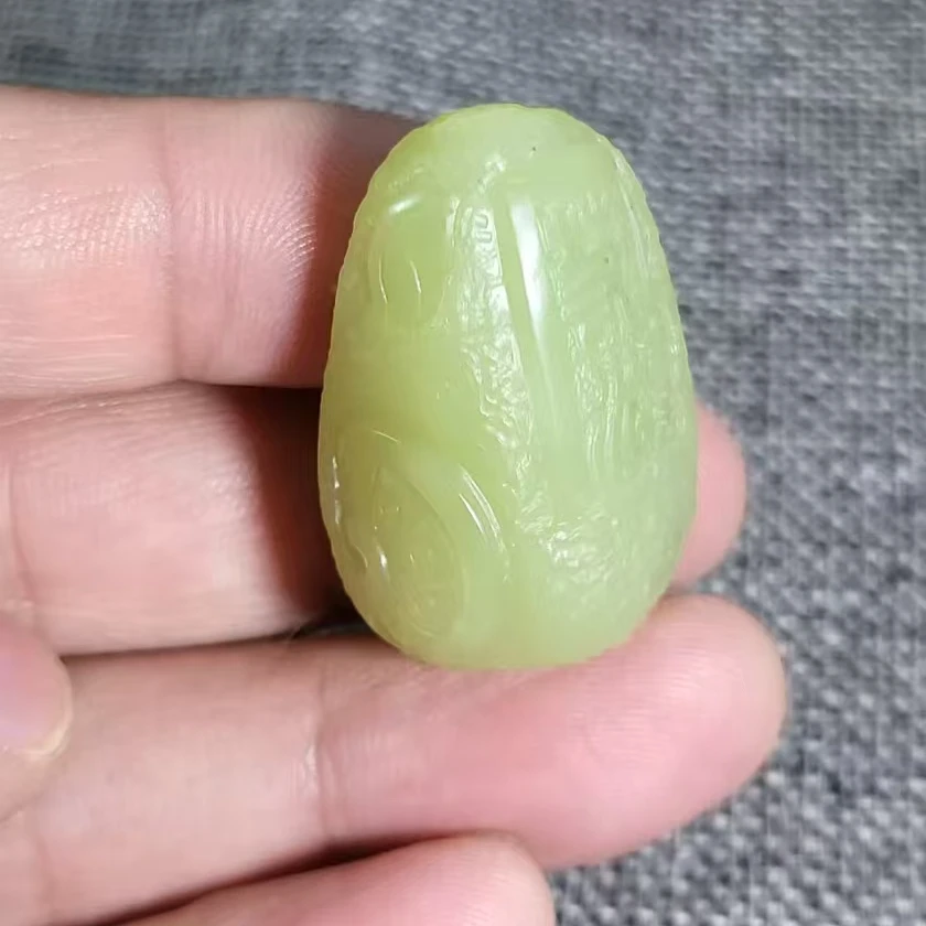 新疆和田玉若羌黄口色系戈壁料切料仿古挂件