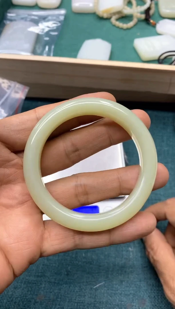 【闪购商品】和田玉手镯未镶嵌手镯