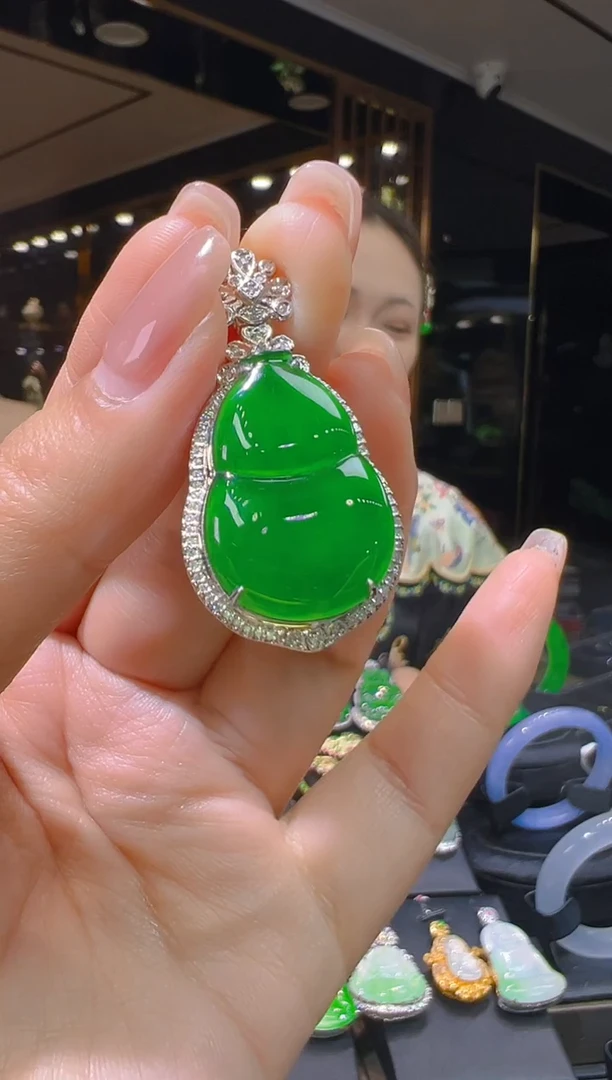 【闪购商品】翡翠吊坠(赠链)18K金镶嵌121