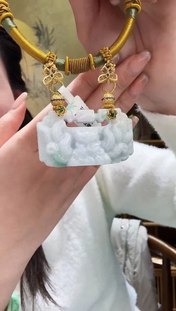 颈饰未镶嵌翡翠吊坠