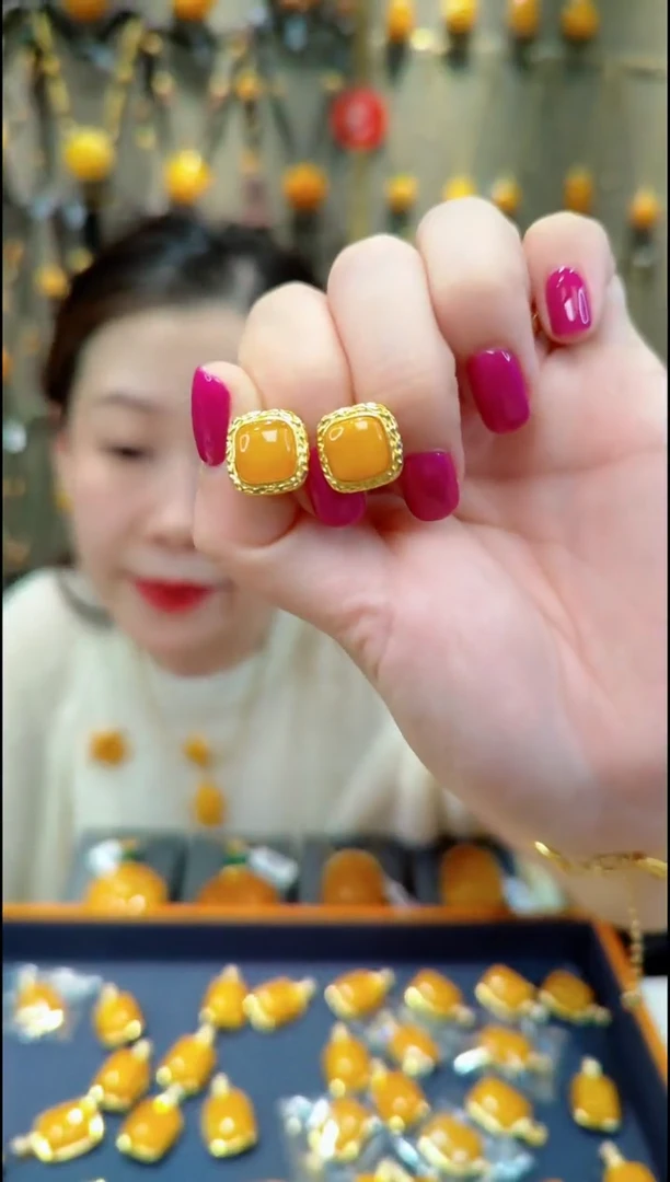 【闪购商品】蜜蜡耳饰银S925镀金镶嵌A886蜜蜡耳坠