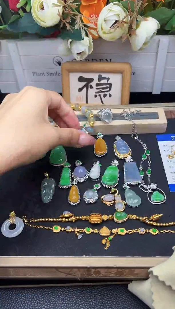 套链18K金镶嵌翡翠勿拍