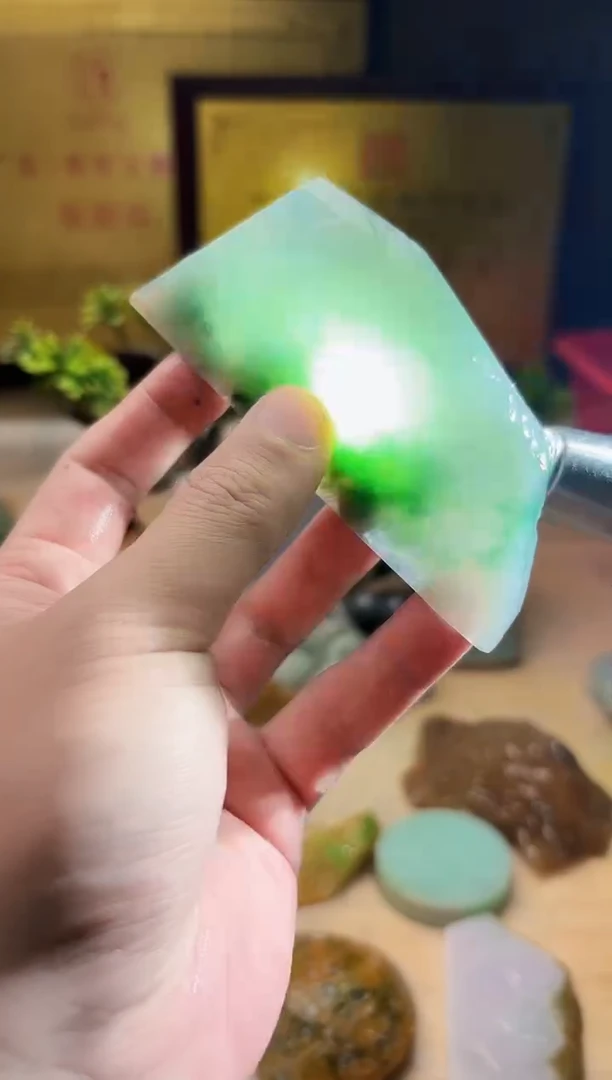 翡翠挂件未镶嵌A货张麦9671