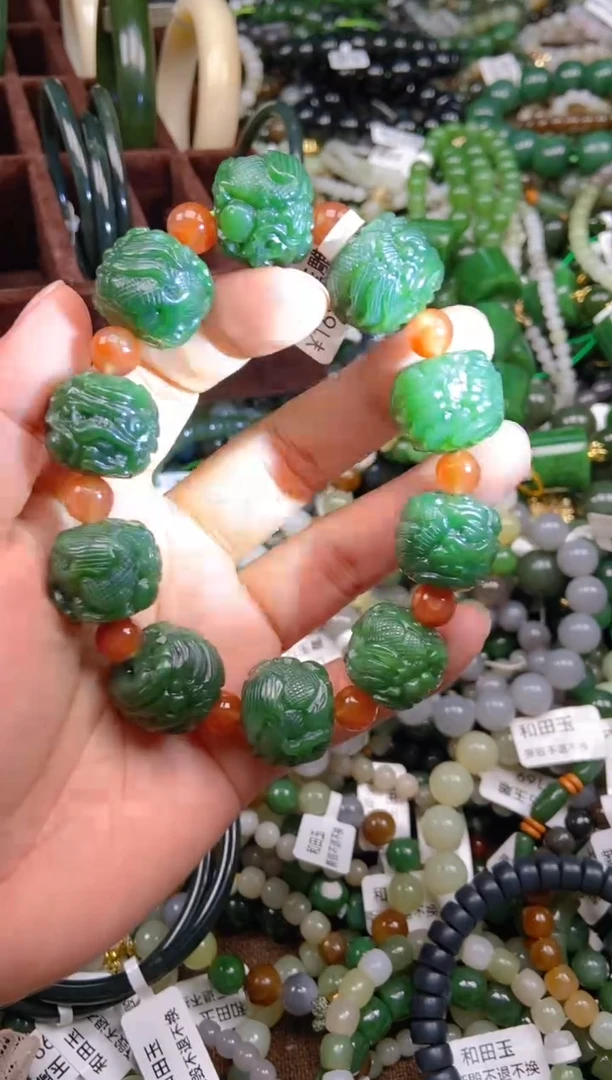 和田玉未镶嵌颈饰1