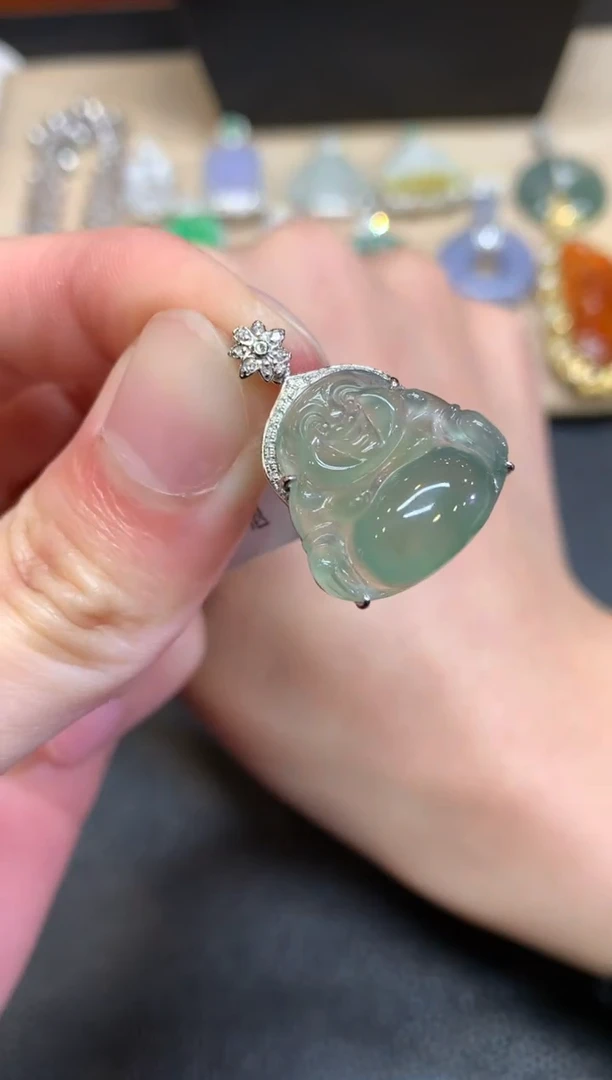 【闪购商品】翡翠颈饰18K金镶嵌佛公【无服务费】