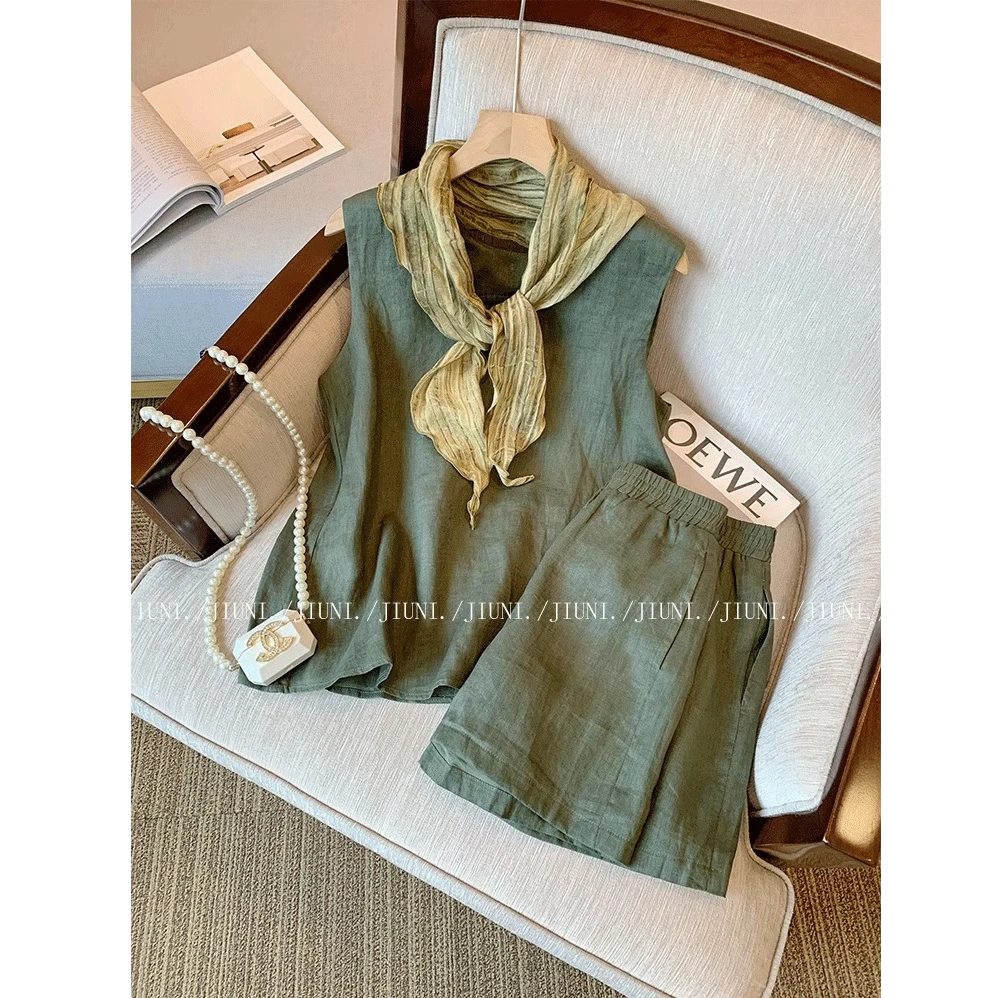 绿色亚麻背心巨好看的套装女2025夏天新款时尚显瘦复古短裤两件套
