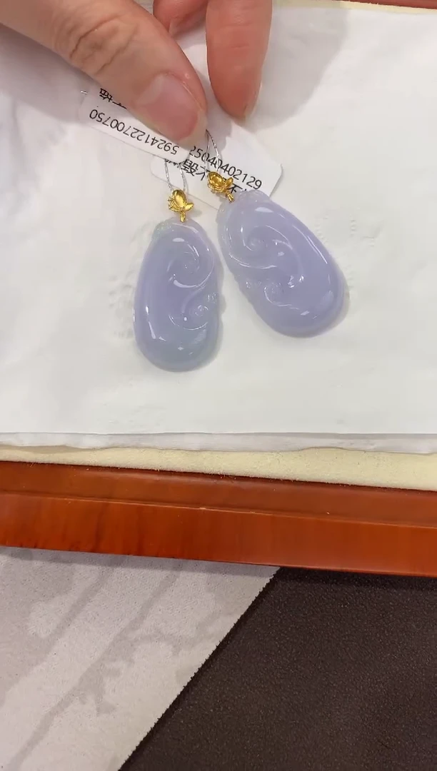 翡翠18K金镶嵌颈饰天然缅甸a货翡翠(多样性发其一