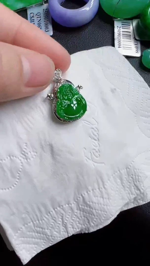 颈饰18K金镶嵌翡翠财神