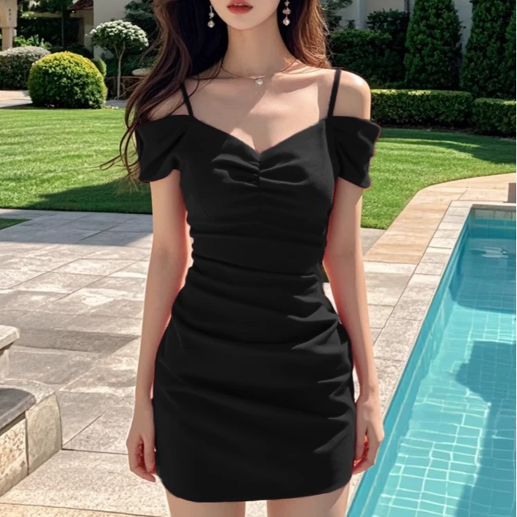 夏季新款黑色吊带一字肩显瘦连衣裙褶皱修身短袖包臀裙性感小黑裙
