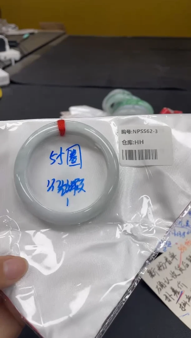 未镶嵌手镯翡翠追**女翡翠手镯