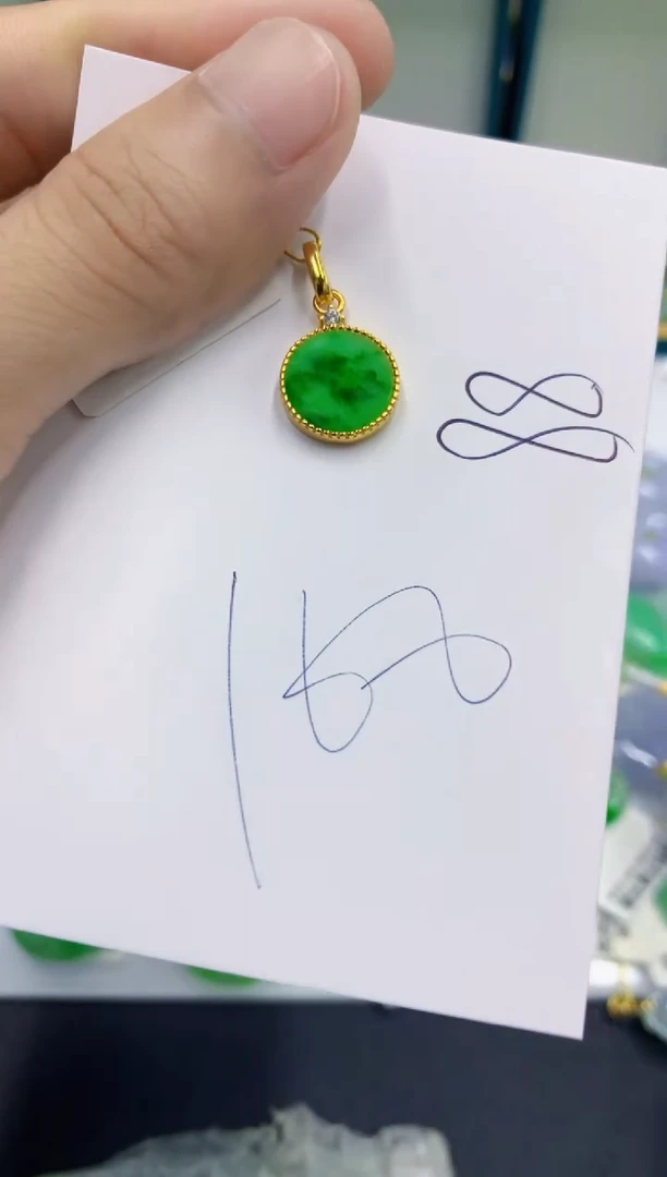 翡翠挂件未镶嵌翡翠