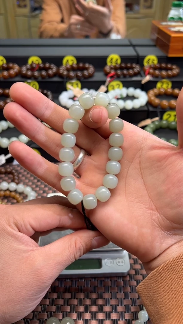 【闪购商品】和田玉手串未镶嵌且末料青白玉老型珠11*12手串