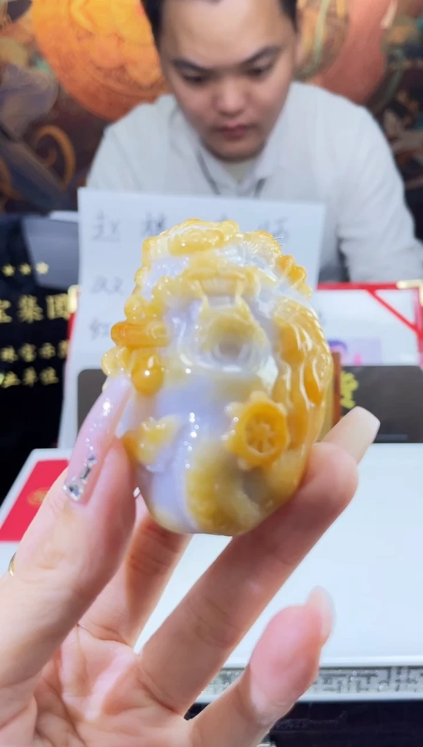 翡翠未镶嵌颈饰多样性发其一