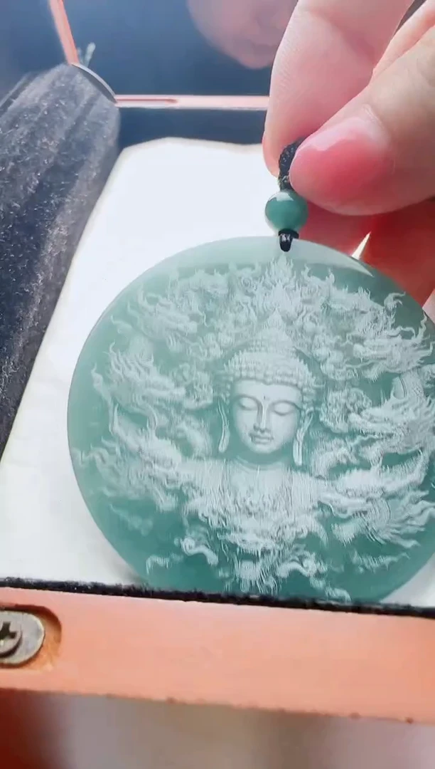 翡翠未镶嵌颈饰多样性发货其中一件