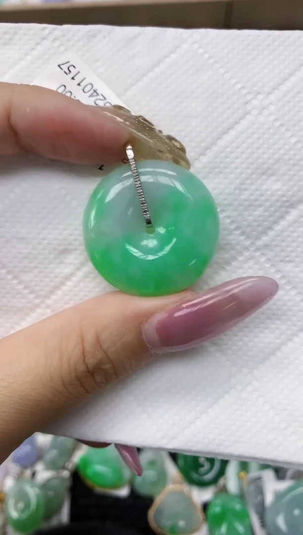 翡翠18K金镶嵌颈饰1111111111