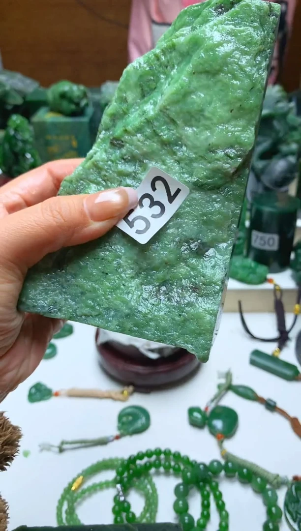 未镶嵌和田玉摆件1