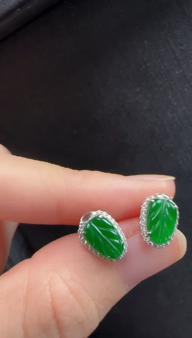 18K金镶嵌翡翠耳饰521叶子一对