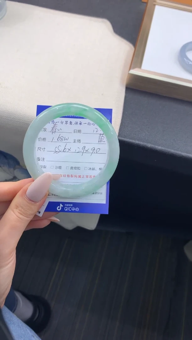 未镶嵌手镯翡翠春**开退货需手镯吊牌标签完好