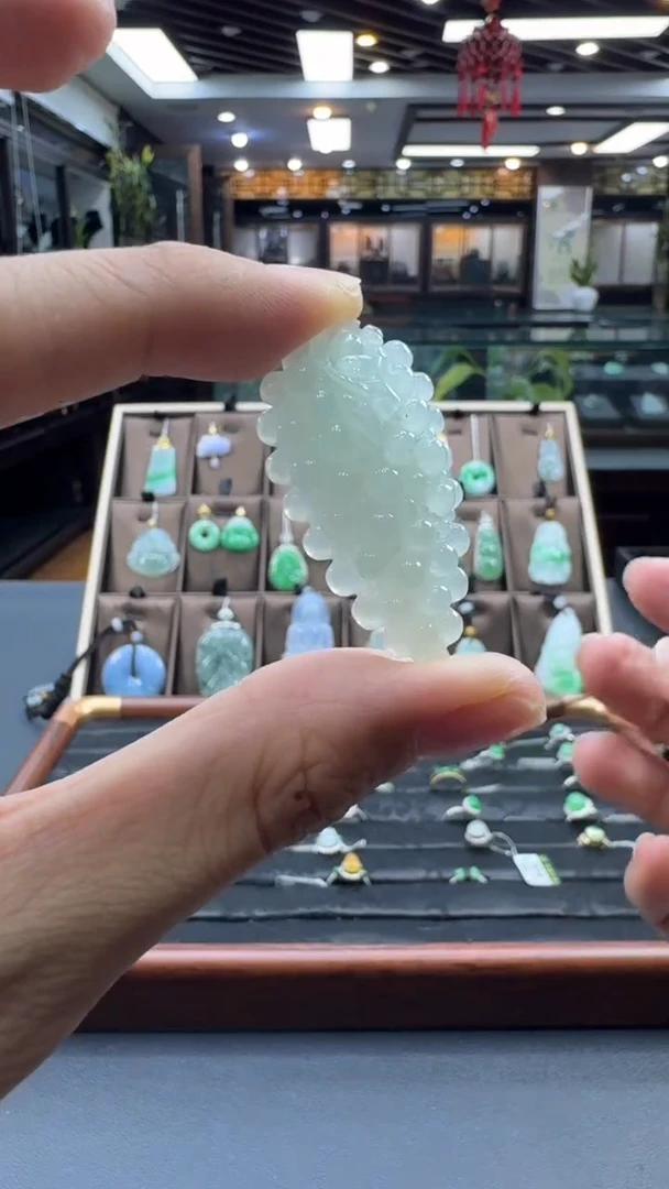 颈饰未镶嵌翡翠葡萄