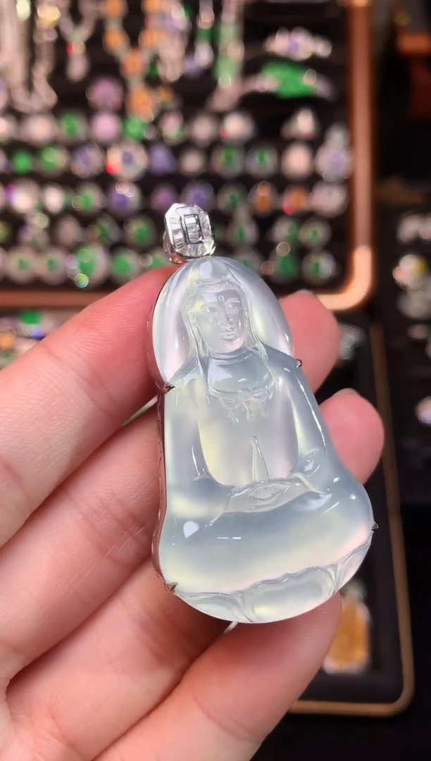 吊坠(赠链)18K金镶嵌翡翠玻璃种素衣观音吊坠