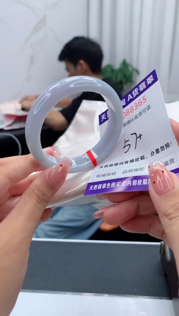 未镶嵌手镯翡翠有纹，完美者勿拍