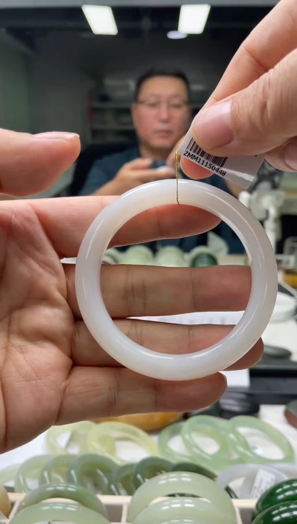 【闪购商品】和田玉手镯未镶嵌编码0448 圈口56-57