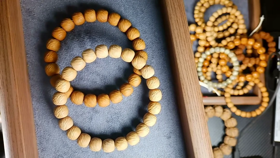 菩提籽类猴头雕刻云锦