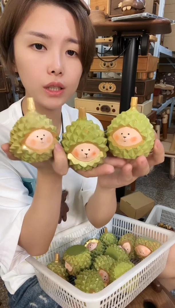 木瑕疵木雕榴莲摆件1个