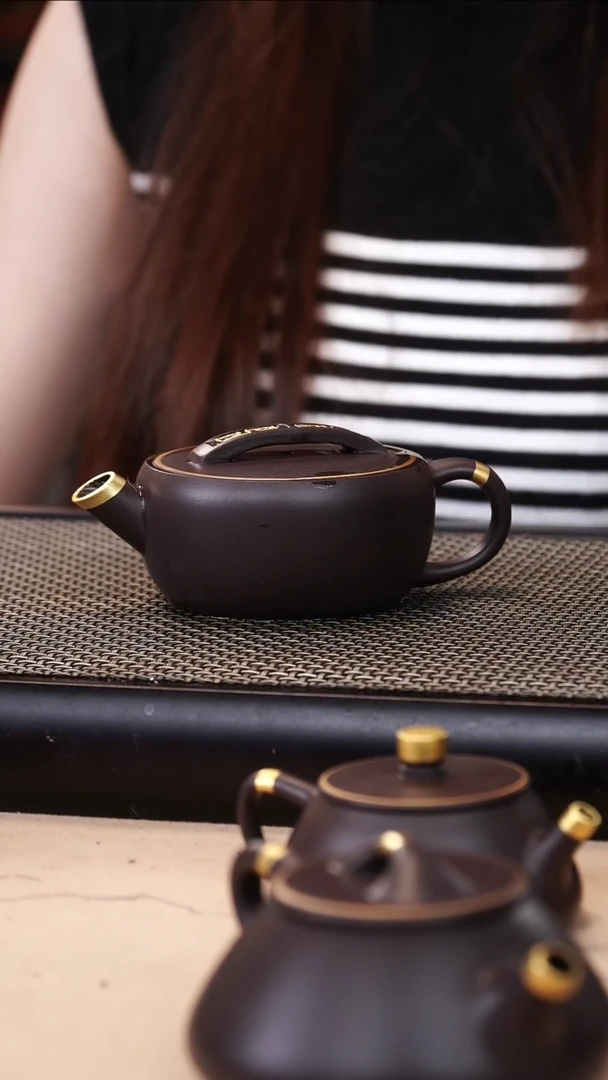 茶壶紫砂四号井茄皮紫泥描金炮嘴一片瓦150cc