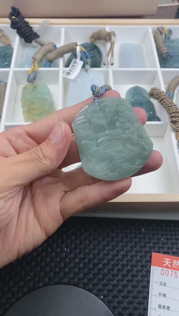 翡翠未镶嵌颈饰