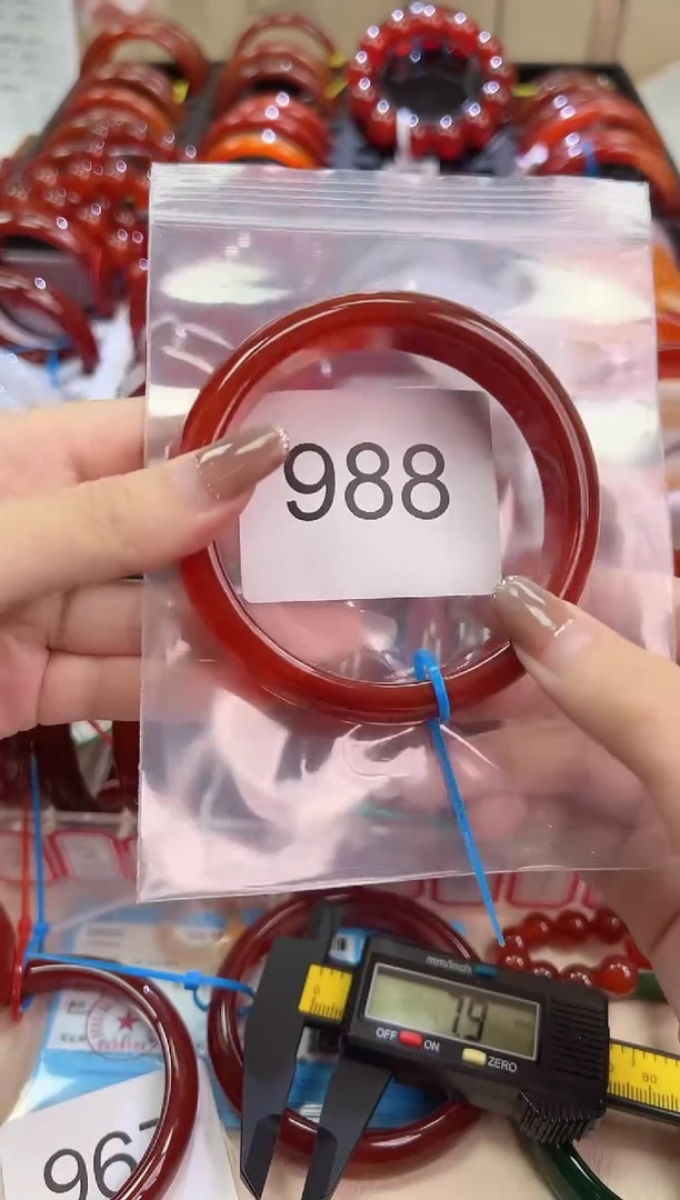 玛瑙/玉髓手镯未镶嵌62圈口*988