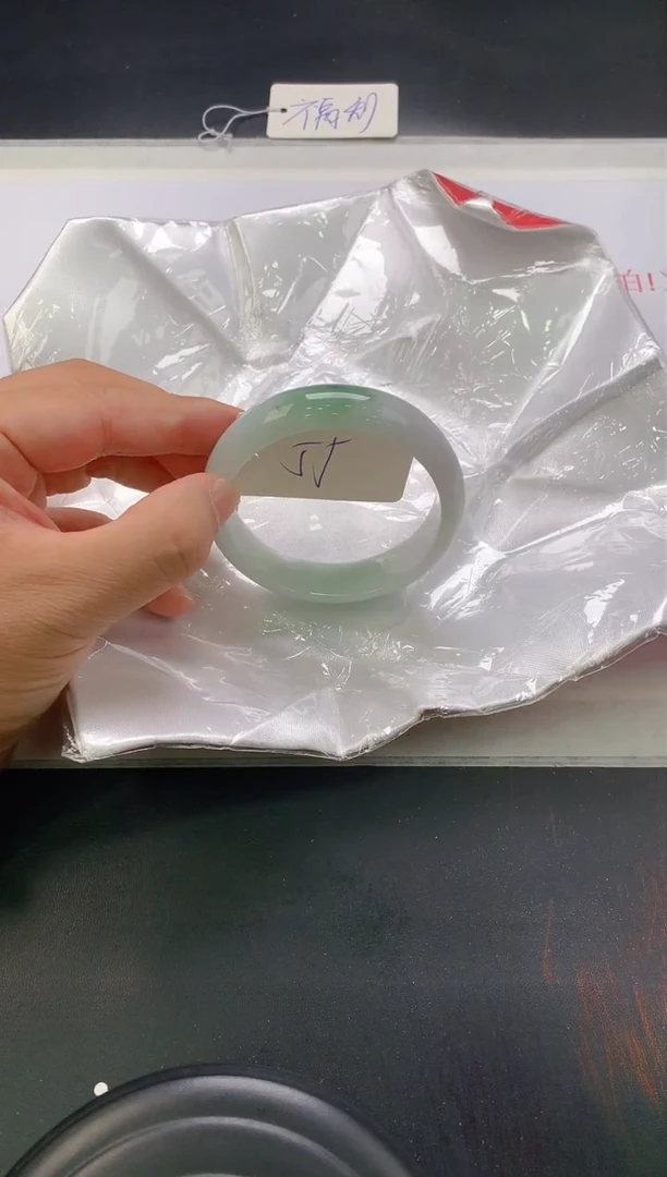 翡翠手镯未镶嵌192