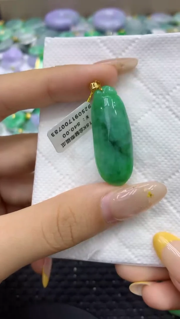 颈饰18K金镶嵌翡翠天然缅甸翡翠A货