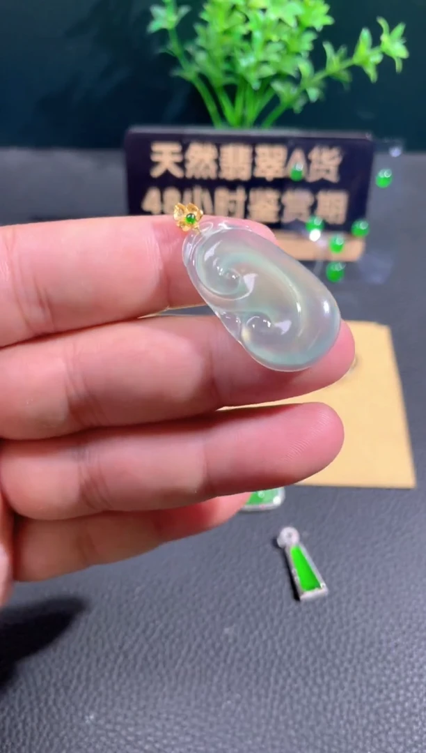【闪购商品】翡翠颈饰18K金镶嵌翡翠