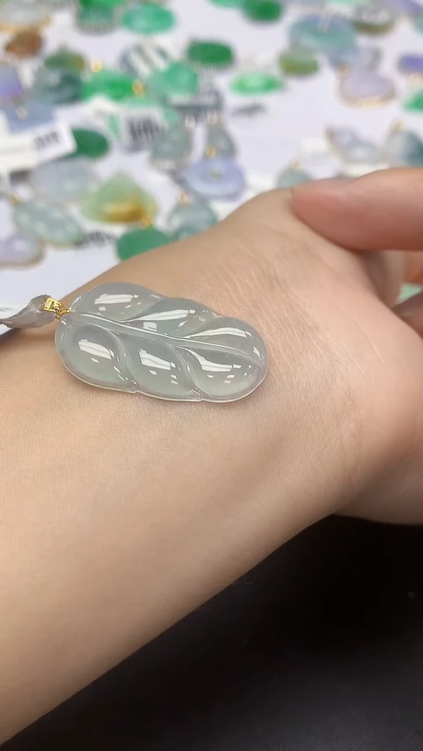 翡翠18K金镶嵌颈饰天然缅甸a货翡翠