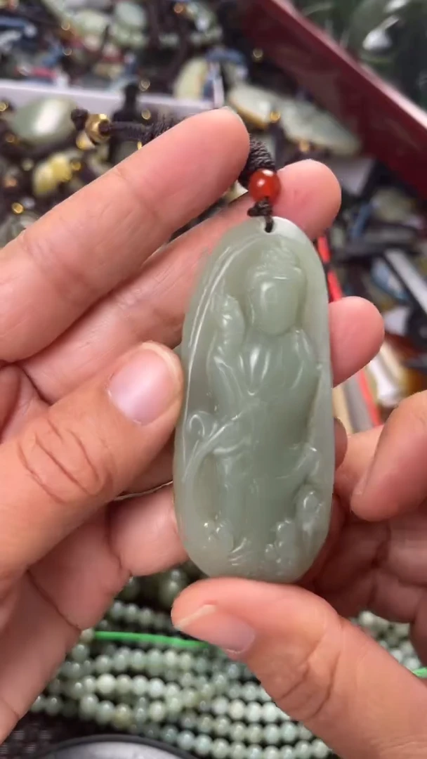 【闪购商品】和田玉颈饰未镶嵌多样性发货没有证书，拍一发一.有瑕