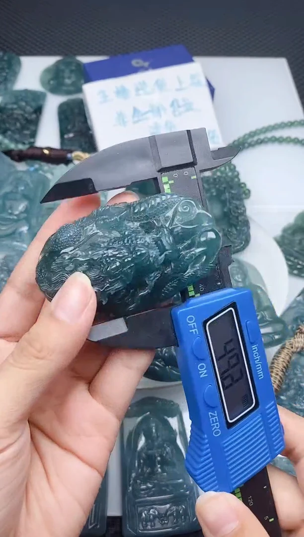 翡翠未镶嵌颈饰1