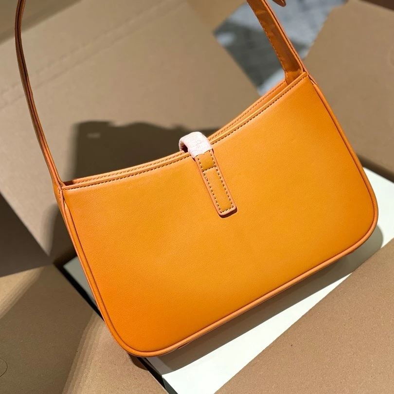 【LE 5 À 7皮革手袋】光面皮革HOBO手袋 腋下包 手提包 半月包 女