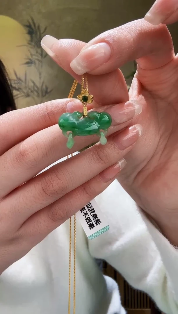 颈饰未镶嵌翡翠吊坠
