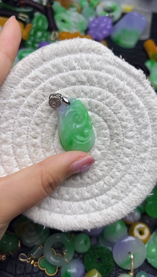 颈饰未镶嵌翡翠缅甸翡翠吊坠