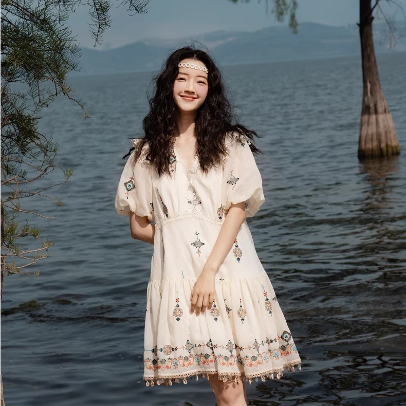 菀草壹2025夏季新款休闲少女复古法式设计感连衣裙Q18121421