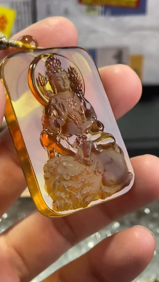 琥珀颈饰未镶嵌文殊菩萨