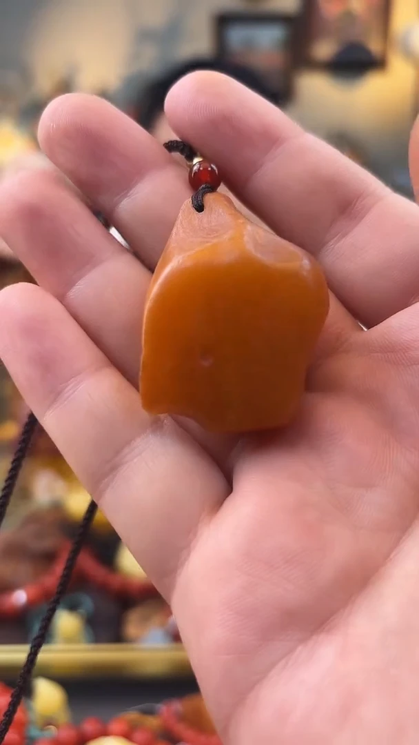 未镶嵌颈饰琥珀吊坠