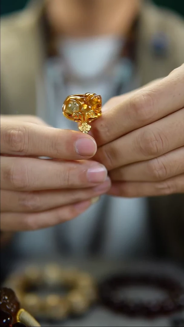 银S925镶嵌琥珀戒指天然俄罗斯花珀貔貅戒指活口可调节