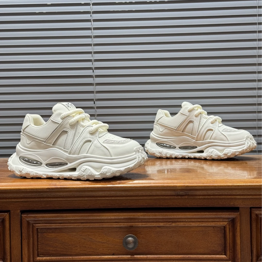 2025秋季新款时尚百搭潮流轻奢高端舒适耐磨休闲男鞋（标准码数）