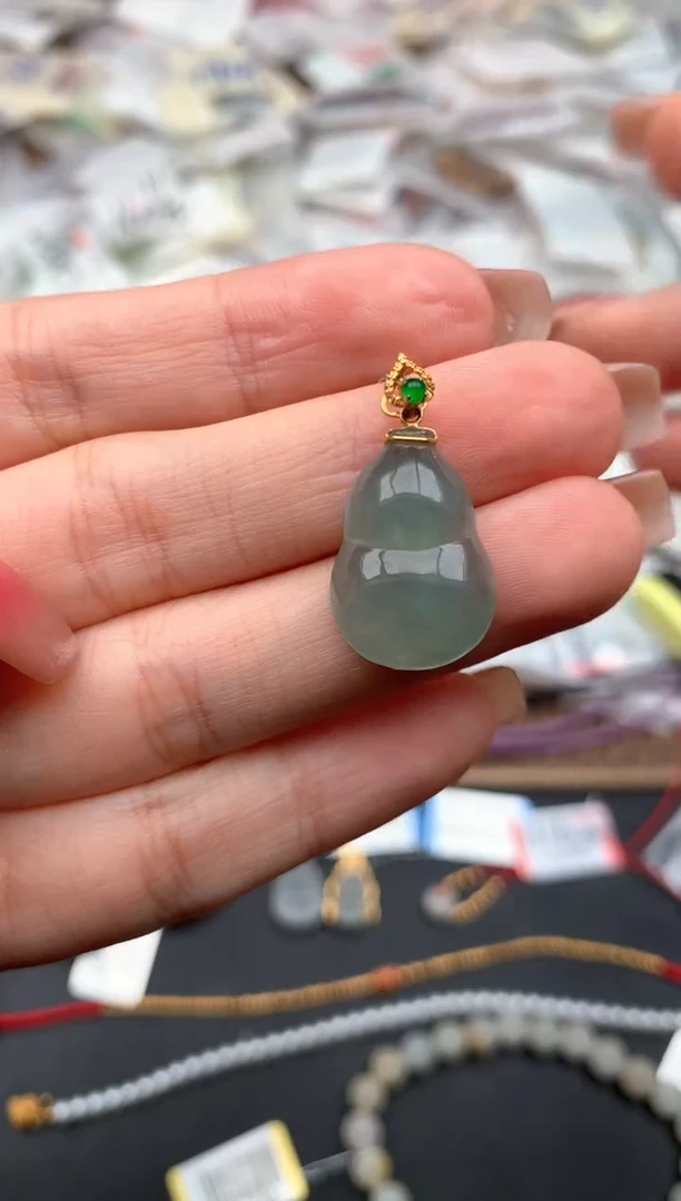 18K金镶嵌挂件翡翠一
