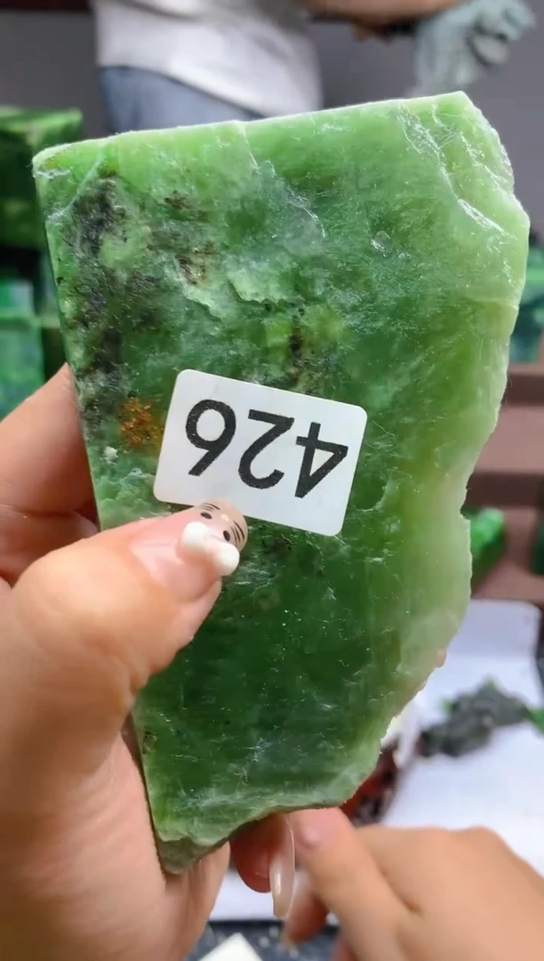 和田玉（碧玉）未镶嵌珠宝半成品426