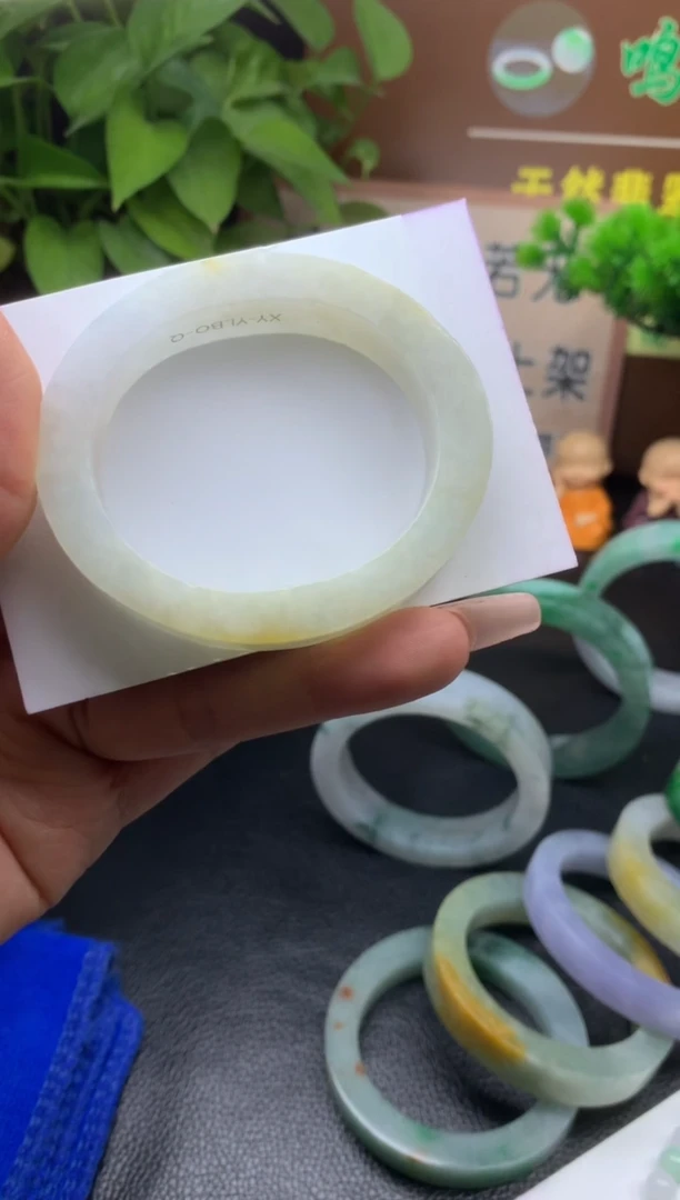 【闪购商品】定制翡翠定制未镶嵌贵妃手镯（51-54）