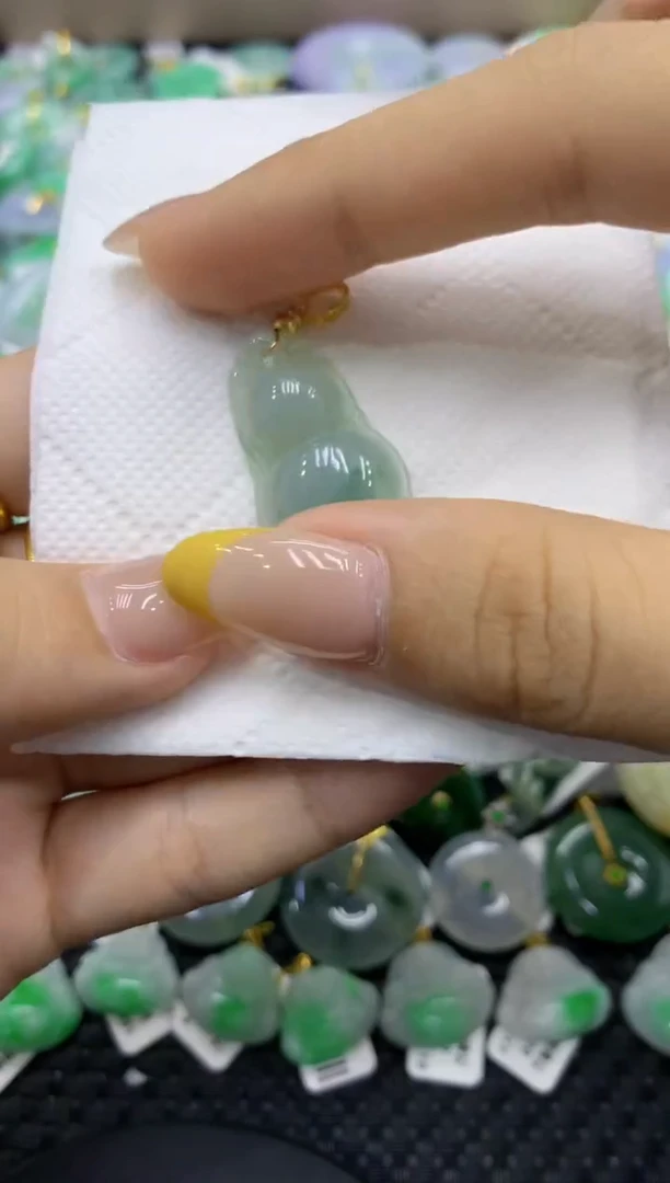 颈饰未镶嵌翡翠天然缅甸翡翠A货